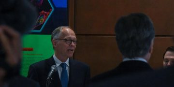 Purdue’s Mark Lundstrom Awarded the Sagamore of the Wabash by Governor Holcomb