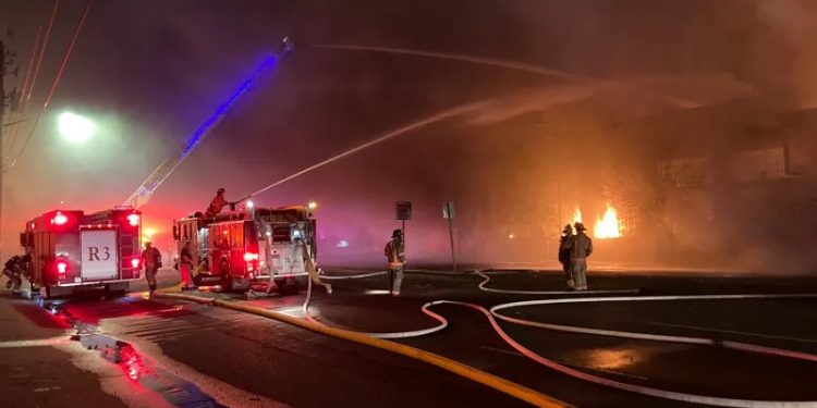 Firefighters Battle Early Morning Blaze in Evansville’s Freezing Temperatures