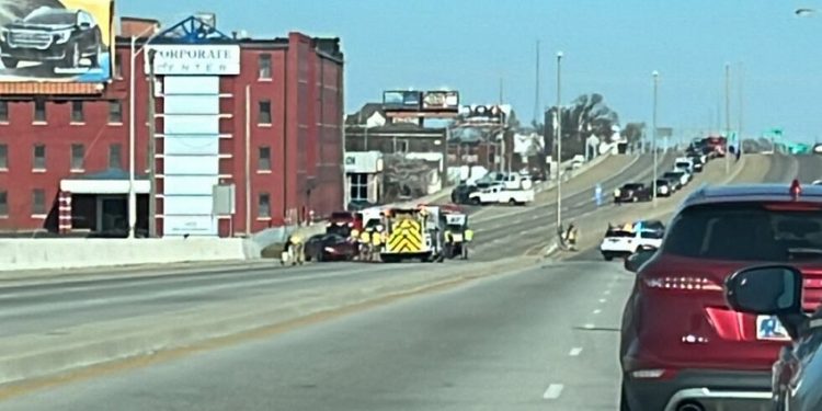 Accident Shuts Down Westbound Lanes of Lloyd Expressway in Evansville