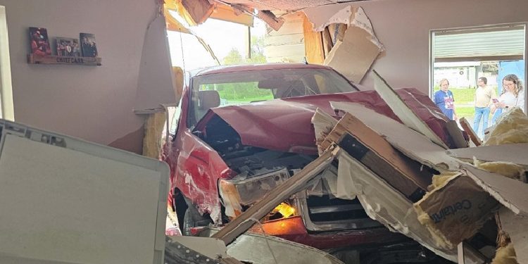 Truck Crashes into German Township Fire Department Headquarters, No Injuries Reported