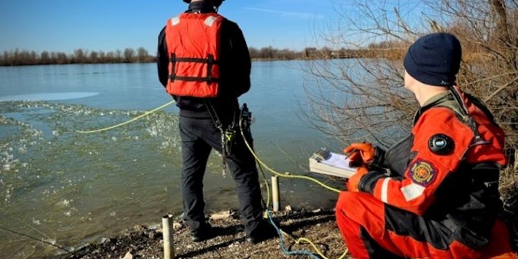 Evansville Fire Department conducts ice dive training with B-Shift Dive Team