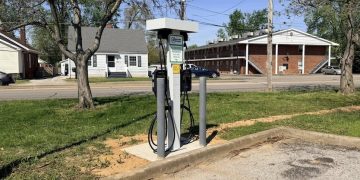 City of Evansville expands electric vehicle charging network with new station