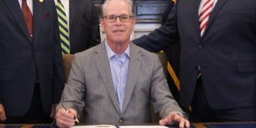 Governor Mike Braun signs HEA 1001 to increase housing production in Indiana