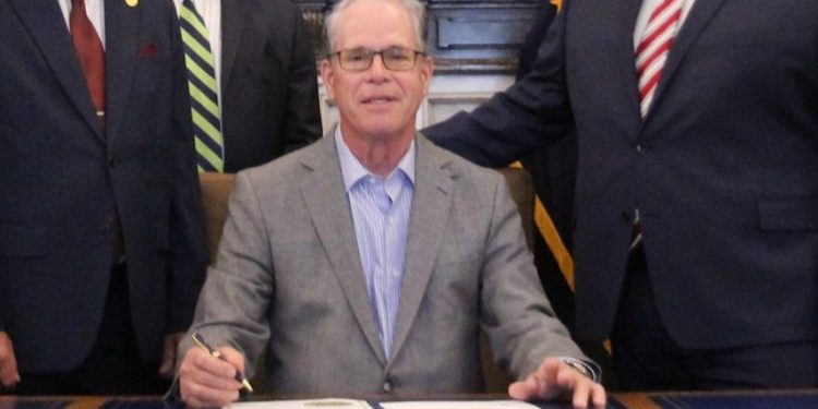 Governor Mike Braun signs HEA 1001 to increase housing production in Indiana