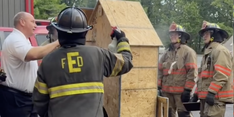 Evansville Fire Department uses “dollhouse” model to teach recruits about fire behavior