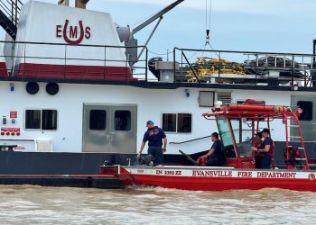 Evansville water rescue team trains with multiple agencies for river emergencies